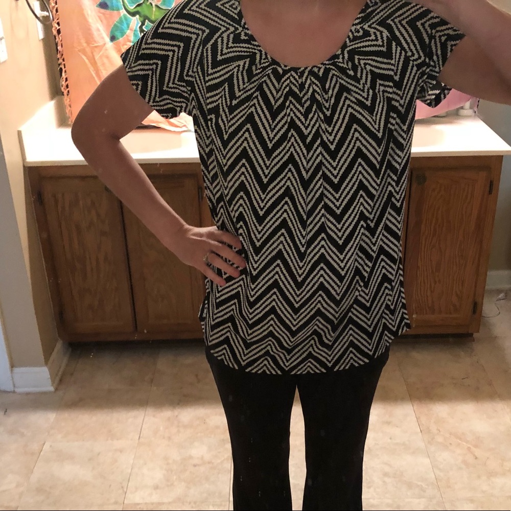 NWT SAGHARBOR geometric top